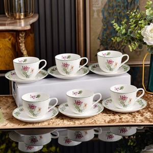 Juego de Vajilla con Plato, Tazón para Arroz, Taza de Café y Platillo con Diseño Floral Pastoral y Mariposas Pintadas a Mano, en Oferta - Product Image 3