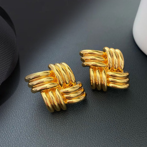 Nuevas Joyas y Accesorios de Estilo Vintage, Pendientes de Clip Geométricos con Relieve de Diamantes y Rayas, para Regalos de Fiesta para Mujeres - Product Image 1