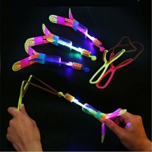 Catapulta Luminosa LED de Plástico de Alta Calidad para Exteriores, con Luz Azul, Banda Elástica de Goma, Juguete Volador para Niños, Regalo - Product Image 1