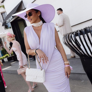 Robe de soirée femme unie, col en V profond, sans manches, plissée, coupe ajustée, respirante, taille naturelle, tenue décontractée - Product Image 1