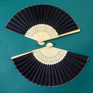 Abanico de plumas personalizado y duradero de 11 pulgadas, estilo romántico, con varillas blancas de plástico, tamaño pequeño, ideal como recuerdo o regalo de boda. - Product Image 4