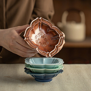 Assiette à fruits en céramique en forme de fleur, plateau à dessert en porcelaine de style chinois, plat à collations de mariage, design simple - Product Image 2