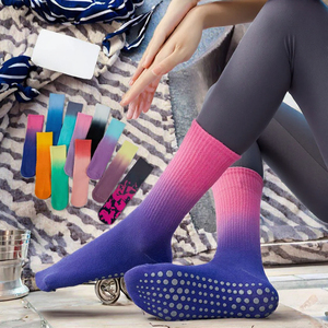 Custom Unisex High Quality <b>Breathable</b> Cotton Sport Gradient Crew <b>Socks</b> Wholesale Pilates Crew Grip <b>Socks</b> Cuff <b>Socks</b> - Product Image 3