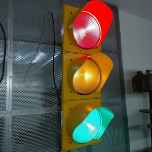 Indicador de Tráfico LED Inteligente de 300 mm |   Luz Roja, Amarilla y Verde para Control de Vehículos - Product Image 1