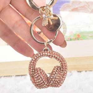 Article populaire : Porte-clés casque 3D entièrement orné, un accessoire indispensable pour votre voyage sophistiqué, breloques de sac charmantes - Product Image 3