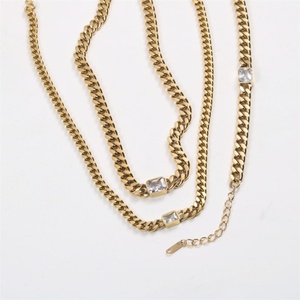 สร้อยคอแฟชั่นชุบทองแบบคิวบัน สแตนเลสประดับคริสตัลและหินธรรมชาติ - Product Image 1