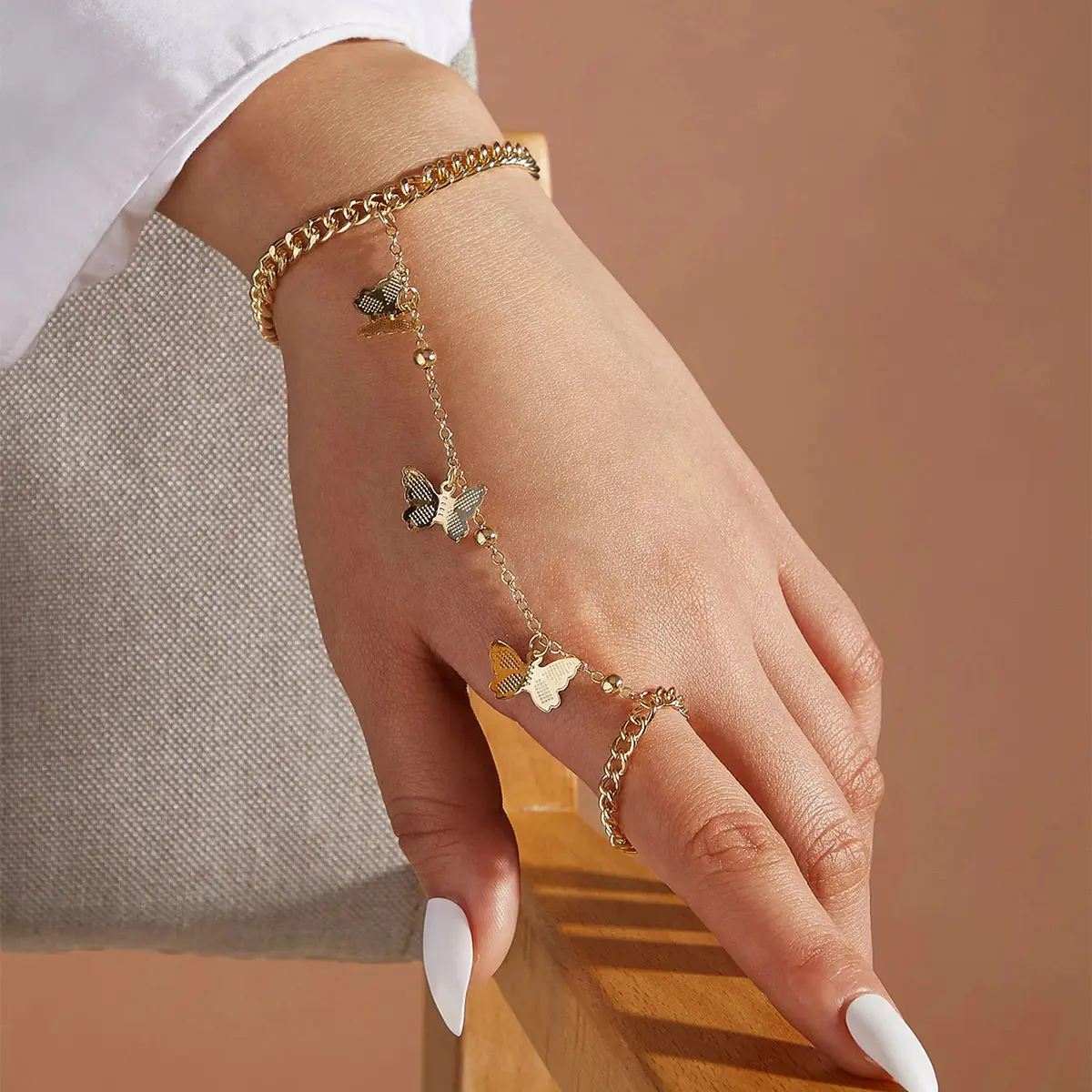 Simple Cute Butterfly Pendant Chain Bracelet Trendy Exquisite Connected Finger Bracelets for Women Hand Accessories Girls