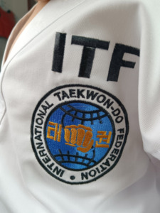 Uniformes de Artes Marciales de Alta Calidad con Logo Personalizado <span class=keywords><strong>Taekwondo</strong></span> <span class=keywords><strong>Dobok</strong></span> ITF - Product Image 5