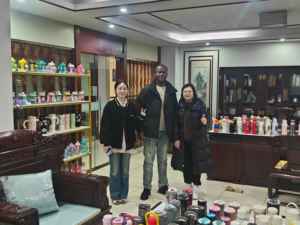 C233 - Vaso Térmico Portátil de Doble Capa, Antiderrames, Reutilizable, con Pajita para Beber Directo, Apto para Líquidos Calientes, Ideal para Camping, Diseño Atractivo - Product Image 4