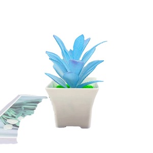 Plantas Suculentas Artificiales Qi Xing en Maceta de 10 cm, Decoración Interior de Plástico - Product Image 5