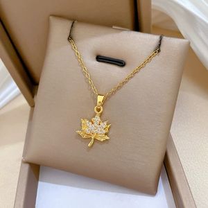 Collares Elegantes de Doble Capa con Diseño de Hoja de Arce, Estilo Lujoso para Mujer - Product Image 4