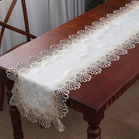 Chemin de table rectangulaire blanc en polyester tissé jacquard brodé de dentelle florale, couleur unie, de luxe, pour la maison, les mariages et les réceptions de thé, vente en gros