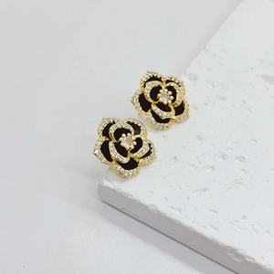 Ensemble de bijoux Camélia de créateur Plaqué or Acier inoxydable Zircon Fleur de rose Collier Boucles d'oreille Ensemble de bijoux de fête de mariage pour femmes - Product Image 4