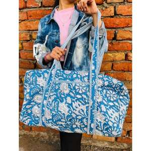 Bolsa de lona acolchada de algodón hecha a mano, duradera, ligera, con interior espacioso, diseño elegante con estampado de bloques, ideal para el uso diario. - Product Image 3