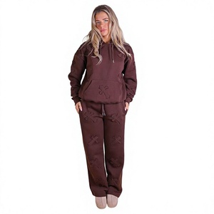 Ensemble 2 pièces personnalisé pour femme : Sweat à capuche et pantalon de survêtement avec applique croisée effet vieilli – Vente en gros usine - Product Image 1