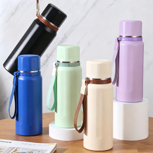 Bouteille d'eau isotherme en acier inoxydable 550 ml 750 ml, grande capacité, thermos portable pour les voyages et les activités de plein air - Product Image 1