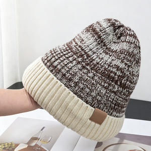 Bonnet en tricot unisexe avec bordure contrastée et doublure en fausse fourrure, idéal pour un usage quotidien en hiver - Product Image 3
