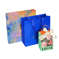 Bolsas de Papel Blancas Personalizadas Ecológicas de Lujo para Empaque de Calcetines/Zapatos con Logotipo en Relieve y Accesorios de Cinta