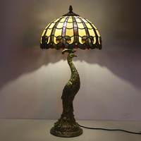 Lampe de table LongHuiJing 12 pouces en verre teinté motif paon, base en résine, douille E26 E27, motif géométrique perlé baroque, vente en gros