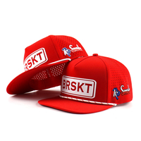 Casquette Snapback personnalisée en gros à 5 panneaux avec logo en patch de caoutchouc et cordon, Casquette Hip Hop à visière plate, Casquette perforée à découpe laser
