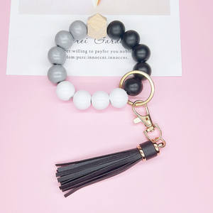 Bracelet de perles en bois gland populaire pour femmes <span class=keywords><strong>porte</strong></span>-clés en silicone avec breloque attrayante - Product Image 4