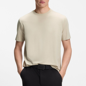 Camiseta de algodón elástico para hombre de corte moderno, diseñada para uso diario, actividades informales y un look de moda contemporáneo. - Product Image 1
