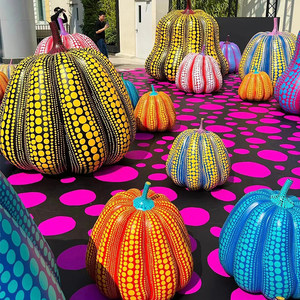 Grande sculpture de citrouille Kusama <span class=keywords><strong>Yayoi</strong></span>, entièrement faite à la main, pour la décoration de points photo, de boutiques populaires, de zones de loisirs et d'homestay - Product Image 1