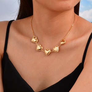 Collana Girocollo Retrò in Acciaio Inossidabile con Ciondolo a Cuore, Gioiello alla Moda per Anniversario - Product Image 6