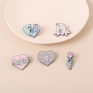 Pembe Punk kalp sarılmak pimleri özel gotik eğlenceli kaburga kafes iskelet bana Metal emaye broş yaka rozetleri - Product Image 3