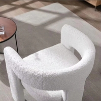 Moderner Sherpa-Esszimmerstuhl mit Kunstfell-Polsterung für Küche, Wohnzimmer oder Empfangsbereich in Weiß