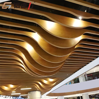 Plafonds suspendus en aluminium, profilés de plafond en aluminium, modèles de plafonds suspendus en lattes d'aluminium