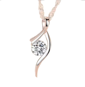 Pendentif coréen-japonais minimaliste à la mode Ins haut de gamme en acier inoxydable pour femmes chaîne classique en forme de papillon en or et zircon - Product Image 3