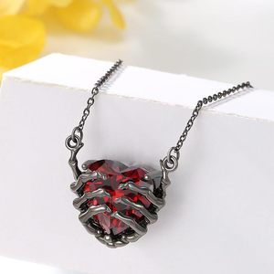 Stile retrò stile Punk esagerato personalità rosso scuro amore fantasma artiglio collana pendente per uomo e donna - Product Image 6