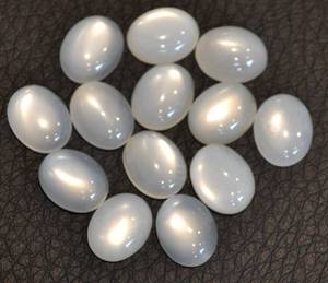 Pierre de lune 5 pièces 5x7mm Cabochon naturel certifié pour la fabrication de bijoux Vente flash Inde - Product Image 1