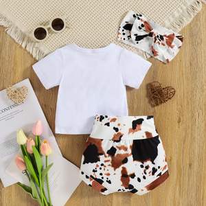 Conjuntos de Ropa para Bebés Recién Nacidos de 0 a 3 Meses de Yiwu Yiyuan Garment RTS, Ropa de Verano para Bebés Recién Nacidos, Camisa, Diadema y Pantalones Cortos - Product Image 2