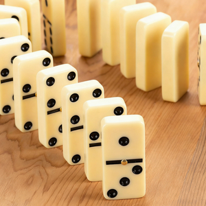 Jeu de dominos double six en mélamine ivoire personnalisé, dominos de tournoi <span class=keywords><strong>à</strong></span> points noirs avec boîte en plastique vierge, étui en PVC - Product Image 6