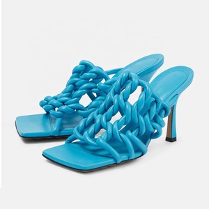 Sandales à talons hauts fins pour femmes, design mode, à bout carré ouvert, avec nœud tressé et découpes, mules à enfiler pour l'extérieur - Product Image 5