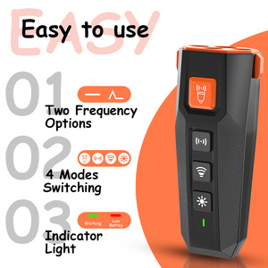 Entrenador Ultrasónico para Perros 25kHz-30kHz de Tres Cabezas de Alta Potencia con Luz para Control de Ladridos en Exteriores - Product Image 4