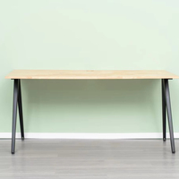 Meuble de bureau élégant, bureau d'ordinateur de direction avec un design élégant, panneau de modestie pour poste de travail de bureau