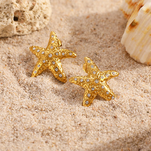 Boucles d'oreilles étoile plaquées or 18 carats avec micro-incrustation de diamants, design étoile de mer, bijoux de mode pour le bureau et la carrière - Product Image 2