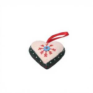 Adorno Navideño de Fieltro en Forma de Corazón |    Adornos Festivos para Árboles |   Decoraciones Navideñas de Fieltro al por Mayor |   Proveedor al por Mayor - Product Image 1