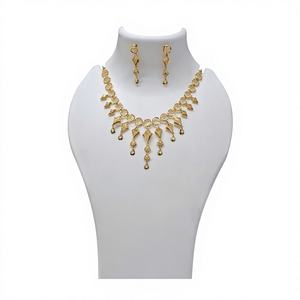 ชุดสร้อยคอทรงเรขาคณิตชุบทองพร้อมจี้ห้อยและต่างหูเข้าชุดสำหรับเครื่องประดับงานปาร์ตี้ของผู้หญิง - Product Image 2
