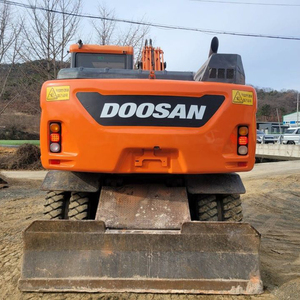 Excavatrice sur chenilles d'origine coréenne Doosan DX140 d'équipement lourd d'occasion en excellent état à Shanghai - Product Image 4