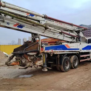 Camion pompe à béton diesel Zoomlion d'occasion 2012 avec flèche de 38 m, doté de composants essentiels : moteur et alternateur - Product Image 1