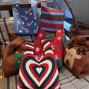 Sac fourre-tout imprimé en polyester tricoté pour cadeaux, idéal pour les fêtes, sac à bonbons de Noël, pochette de poignet - Product Image 1