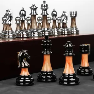 Jeu d'échecs en bois Offre Spéciale pièces d'échecs en métal haut de gamme en gros jeu d'échecs pliant personnalisé plateau