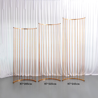 Nouvelle Arche de Mariage Métallique avec Support de Fond, Finition Électroplaquée, Taille Compacte, Design Ondulé pour Décoration de Scène Courbée