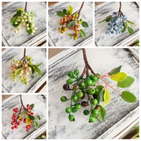 Ranting Buah Berry Buatan MW74402 dengan Daun, Batang Dekoratif untuk Dekorasi Rumah, Pernikahan, Natal, dan Rangkaian Bunga