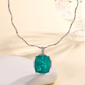 Collier pendentif géométrique en cuivre écologique de haute qualité avec zircone cubique rouge taillée en rectangle 20*23mm et pierres précieuses colorées - Product Image 3