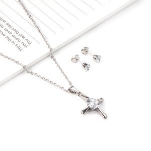 Conjunto de Joyería de Acero Inoxidable con Colgante y Pendientes de Diamantes Cruzados Brillantes y Delicados para Mujeres y Hombres - Product Image 1
